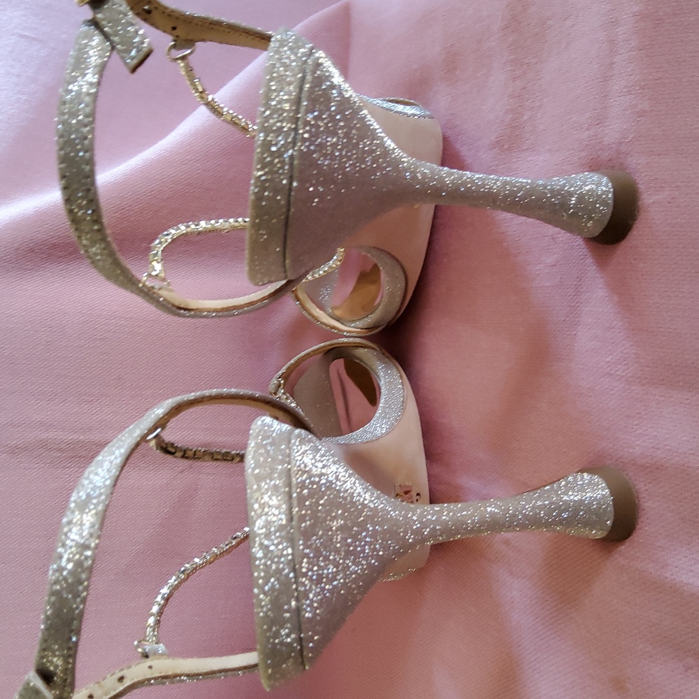 Badgley Mischka Criss-cross Strappy Heels.. - Picture 4 of 12